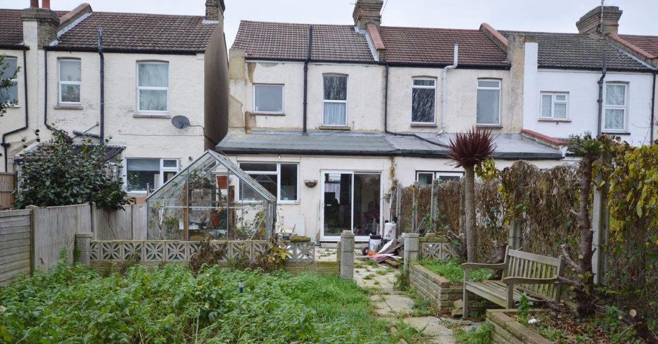 REFURBISHMENT OPPORTUNITY: A FREEHOLD TWO BEDROOM END OF TERRACE HOUSE LOCATED IN SOUTHEND ON SEA IN NEED OF MODERNISATION