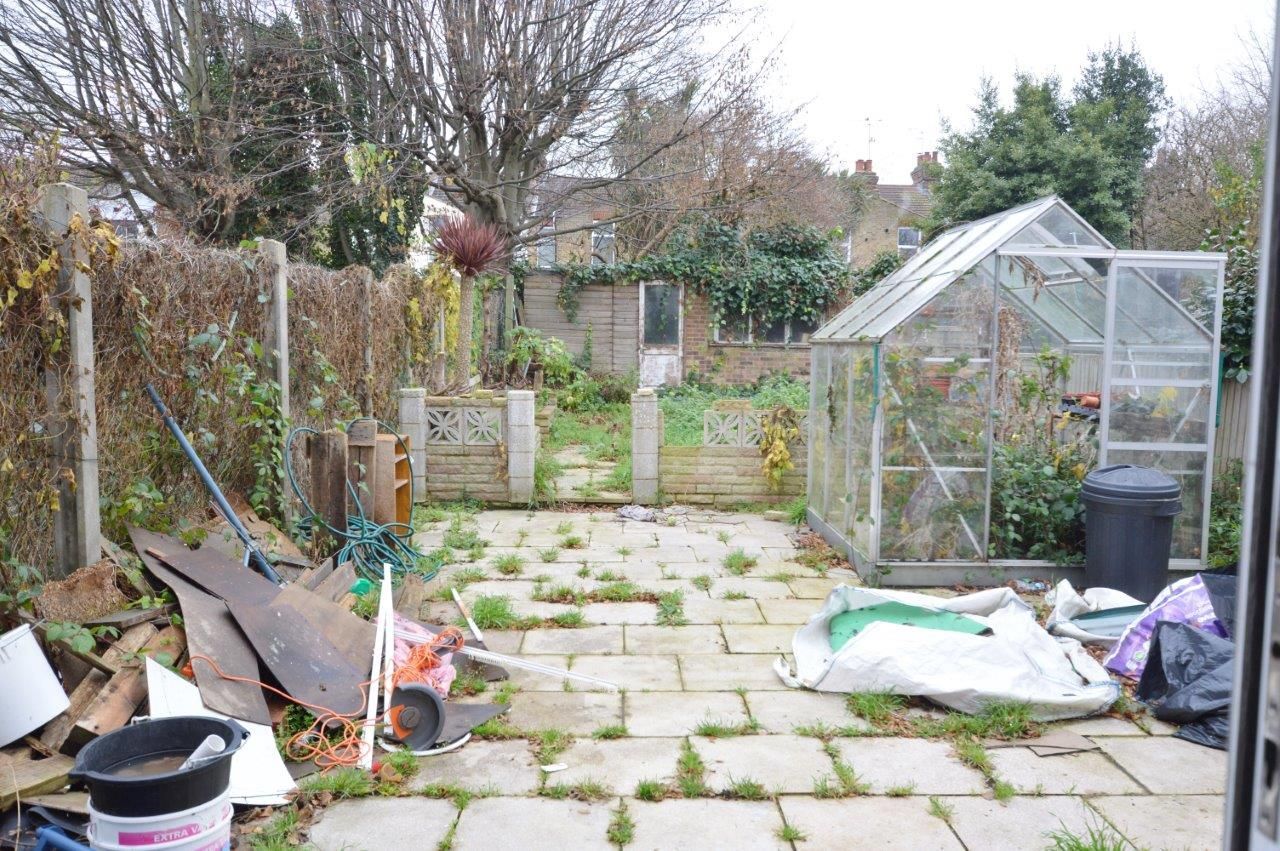 REFURBISHMENT OPPORTUNITY: A FREEHOLD TWO BEDROOM END OF TERRACE HOUSE LOCATED IN SOUTHEND ON SEA IN NEED OF MODERNISATION