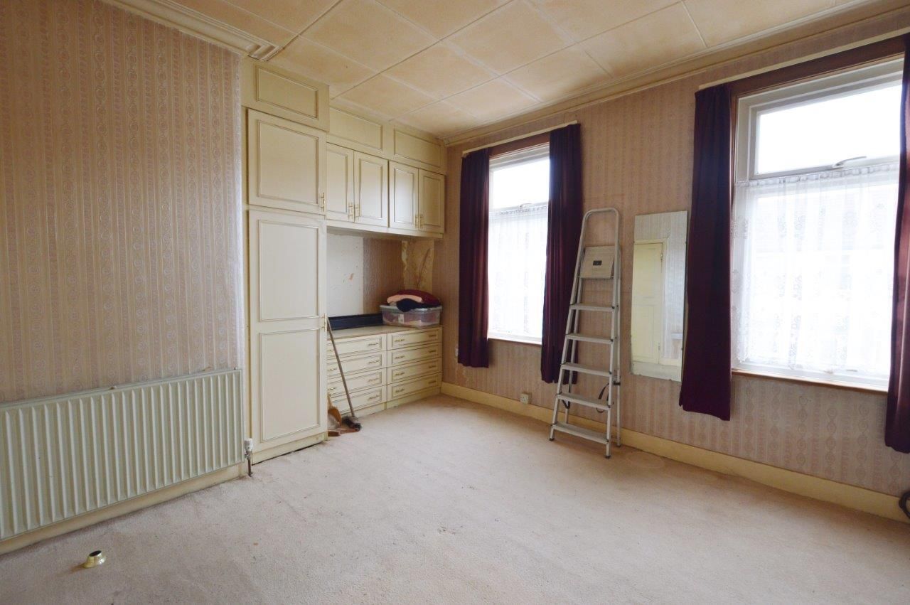 REFURBISHMENT OPPORTUNITY: A FREEHOLD TWO BEDROOM END OF TERRACE HOUSE LOCATED IN SOUTHEND ON SEA IN NEED OF MODERNISATION
