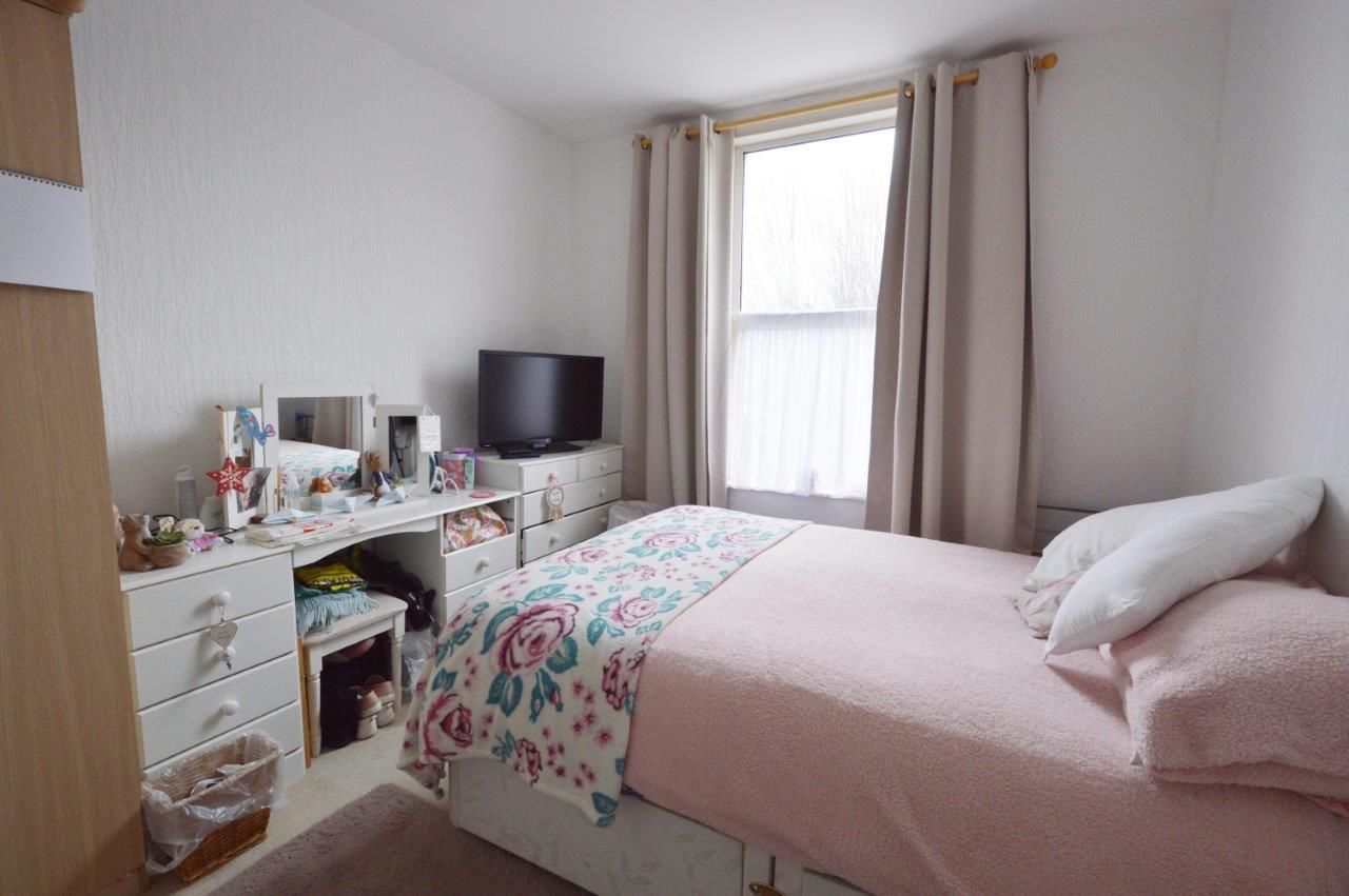 REFURBISHMENT OPPORTUNITY: A FREEHOLD TWO BEDROOM END OF TERRACE HOUSE LOCATED IN SOUTHEND ON SEA IN NEED OF MODERNISATION