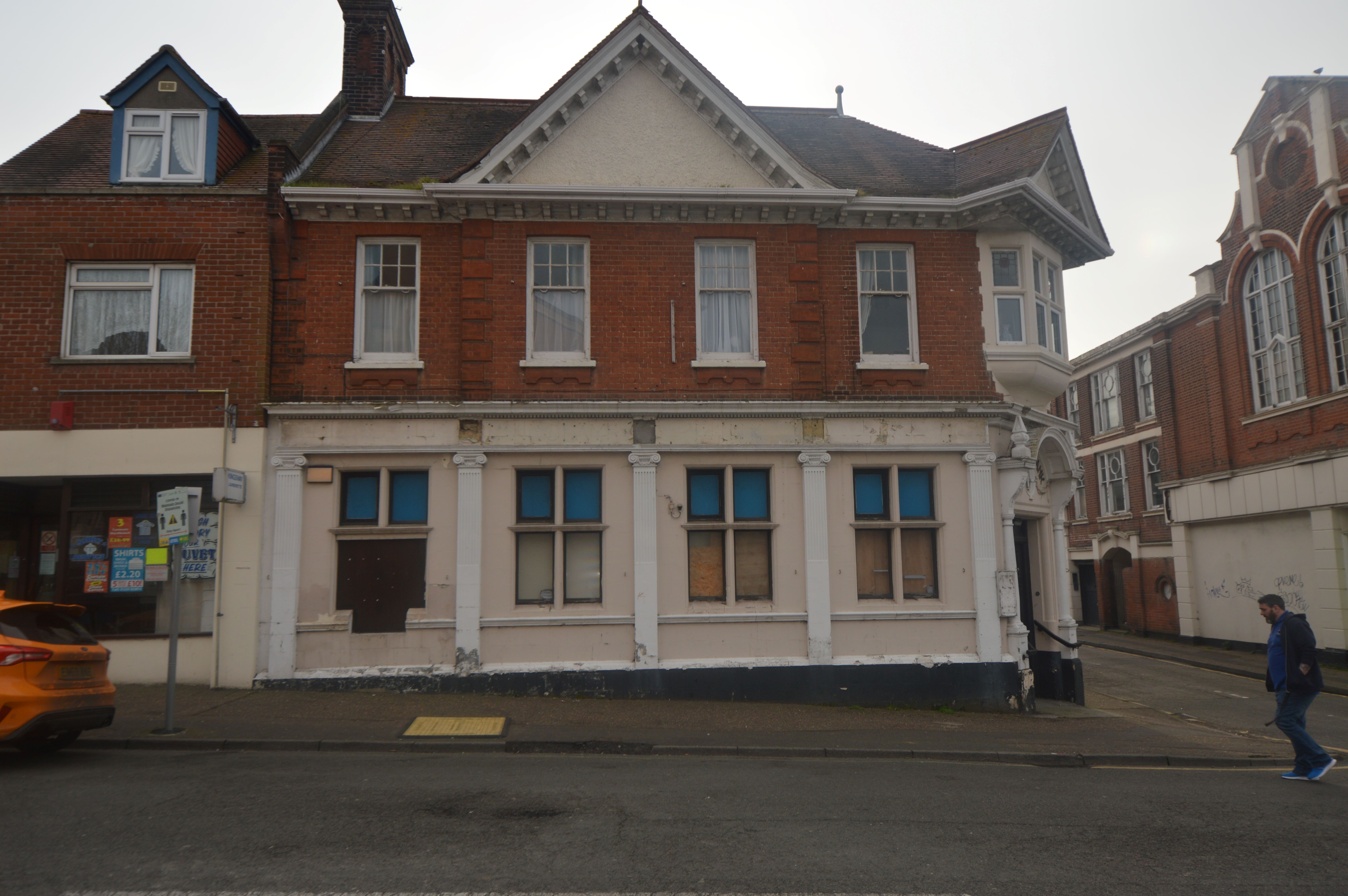 BUY TO LET INVESTMENT: A THREE BEDROOM FIRST FLOOR APARTMENT WITH TENANT IN OCCUPATION CURRENTLY ACHIEVING AN INCOME OF £9000 PER ANNUM