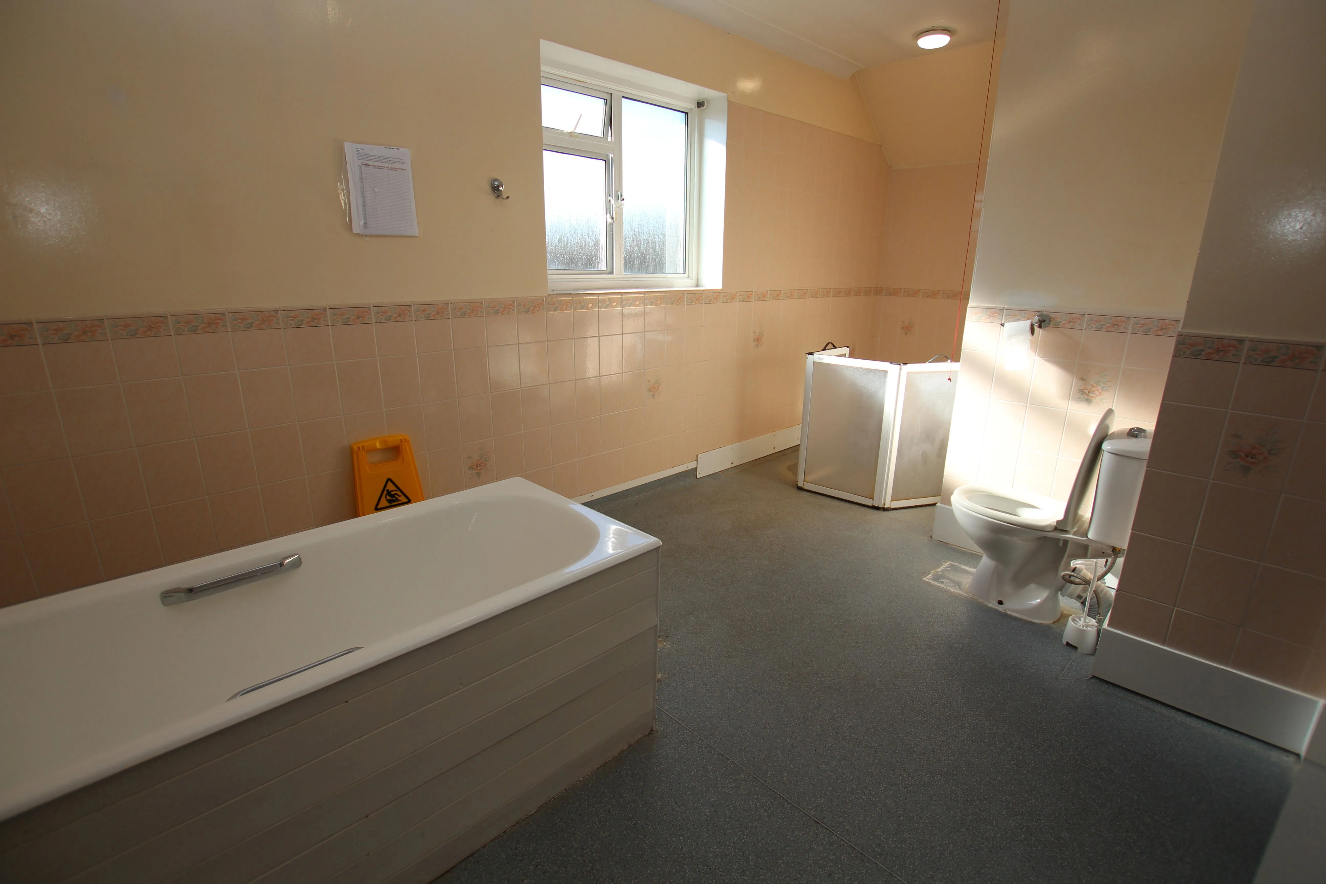 RE DEVELOPMENT OPPORTUNITY: A VACANT DETACHED FORMER CARE HOME APPROX. 12,500 SQ.FT. ON A PLOT OF 0.45 ACRES LOCATED CLOSE TO THE SEAFRONT 