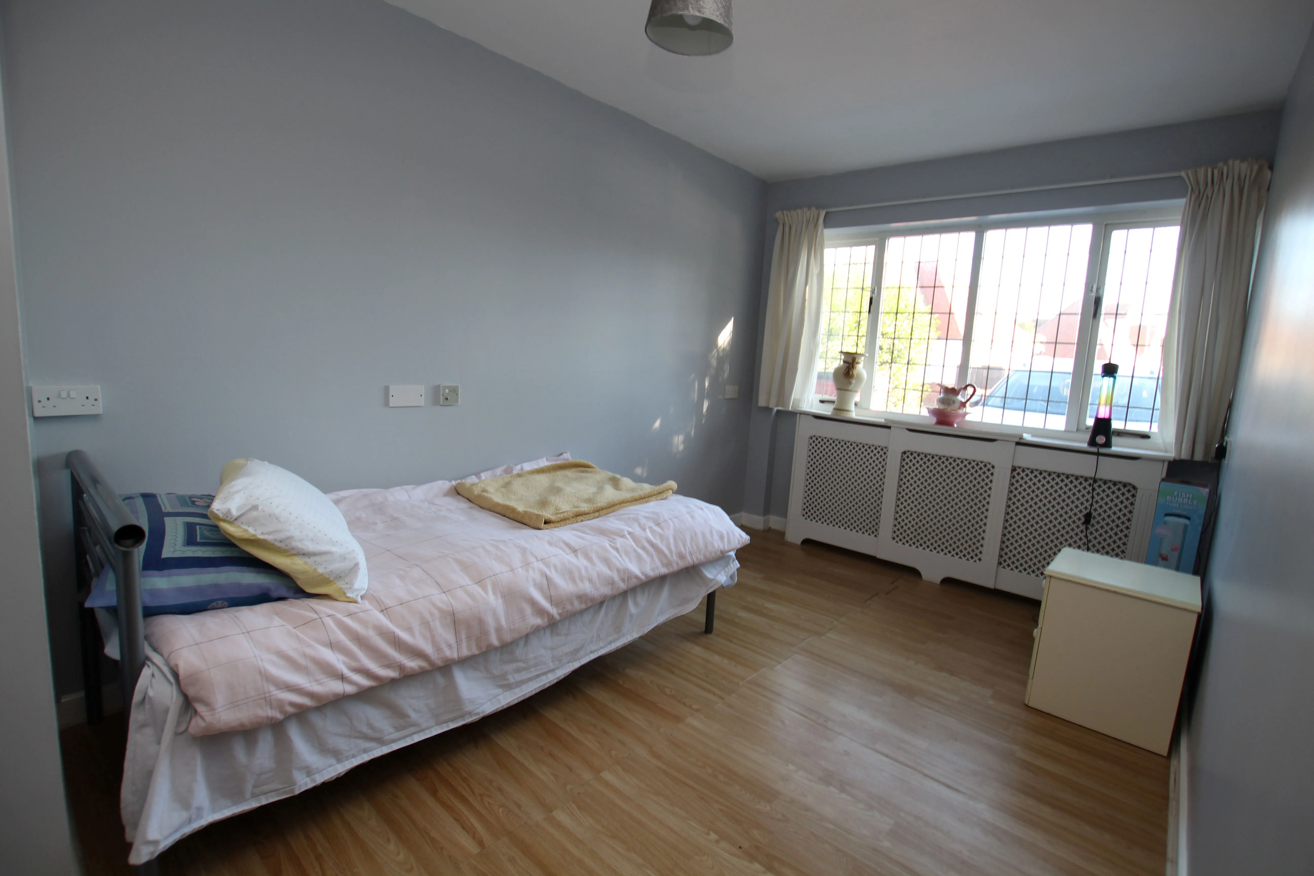 RE DEVELOPMENT OPPORTUNITY: A VACANT DETACHED FORMER CARE HOME APPROX. 12,500 SQ.FT. ON A PLOT OF 0.45 ACRES LOCATED CLOSE TO THE SEAFRONT 