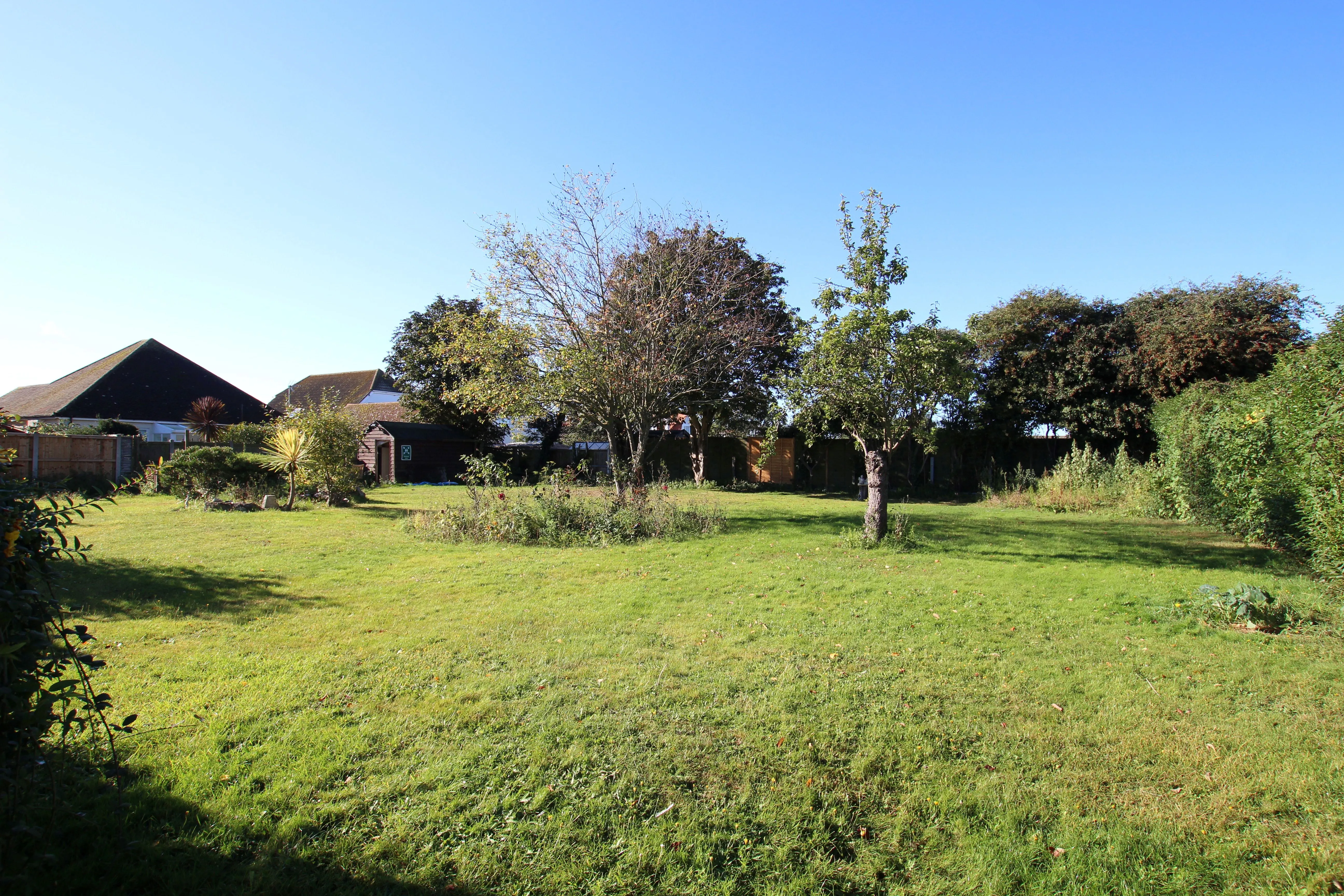 RE DEVELOPMENT OPPORTUNITY: A VACANT DETACHED FORMER CARE HOME APPROX. 12,500 SQ.FT. ON A PLOT OF 0.45 ACRES LOCATED CLOSE TO THE SEAFRONT 