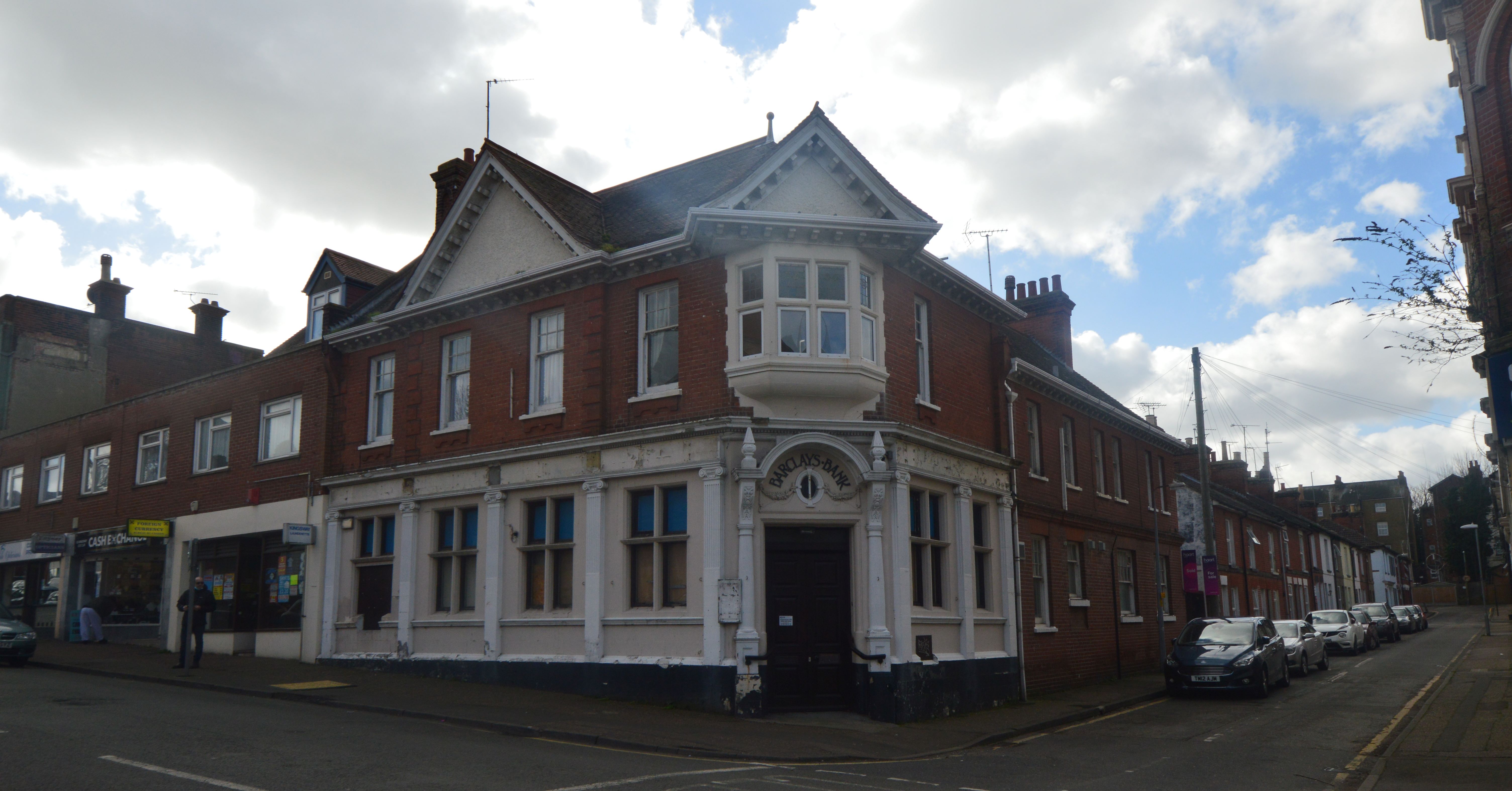 DEVELOPMENT OPPORTUNITY: A VACANT FREEHOLD FORMER BARCLAYS BANK WITH FULL PLANNING PERMISSION GRANTED TO CONVERT x3 RESIDENTIAL APARTMENTS