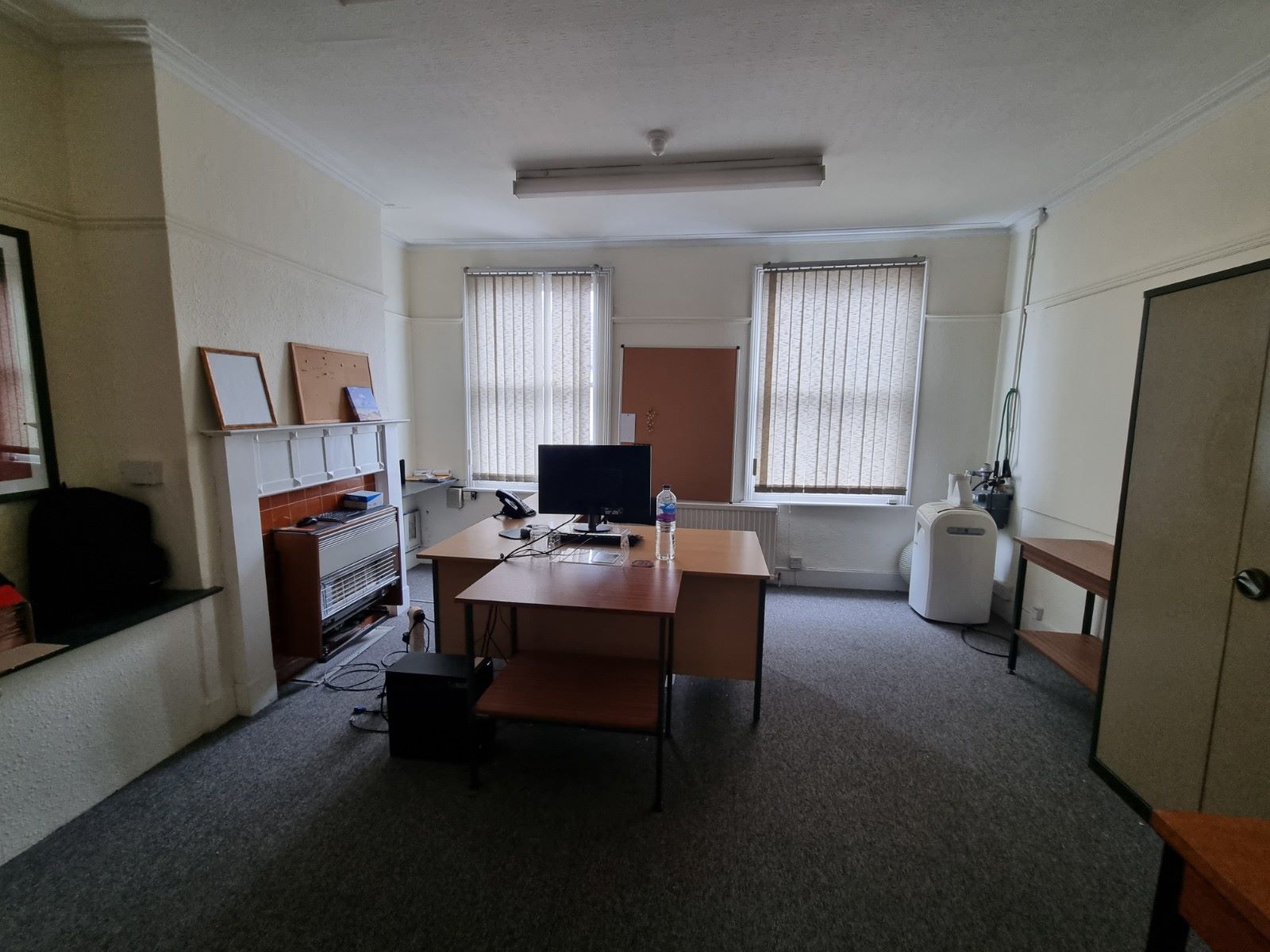 COMMERCIAL INVESTMENT OPPORTUNITY: A FREEHOLD PROPERTY COMPRISING OF A SHOP WITH OFFICES ABOVE AND PARKING SITUATED CLOSE TO GRAYS TOWN CENTRE