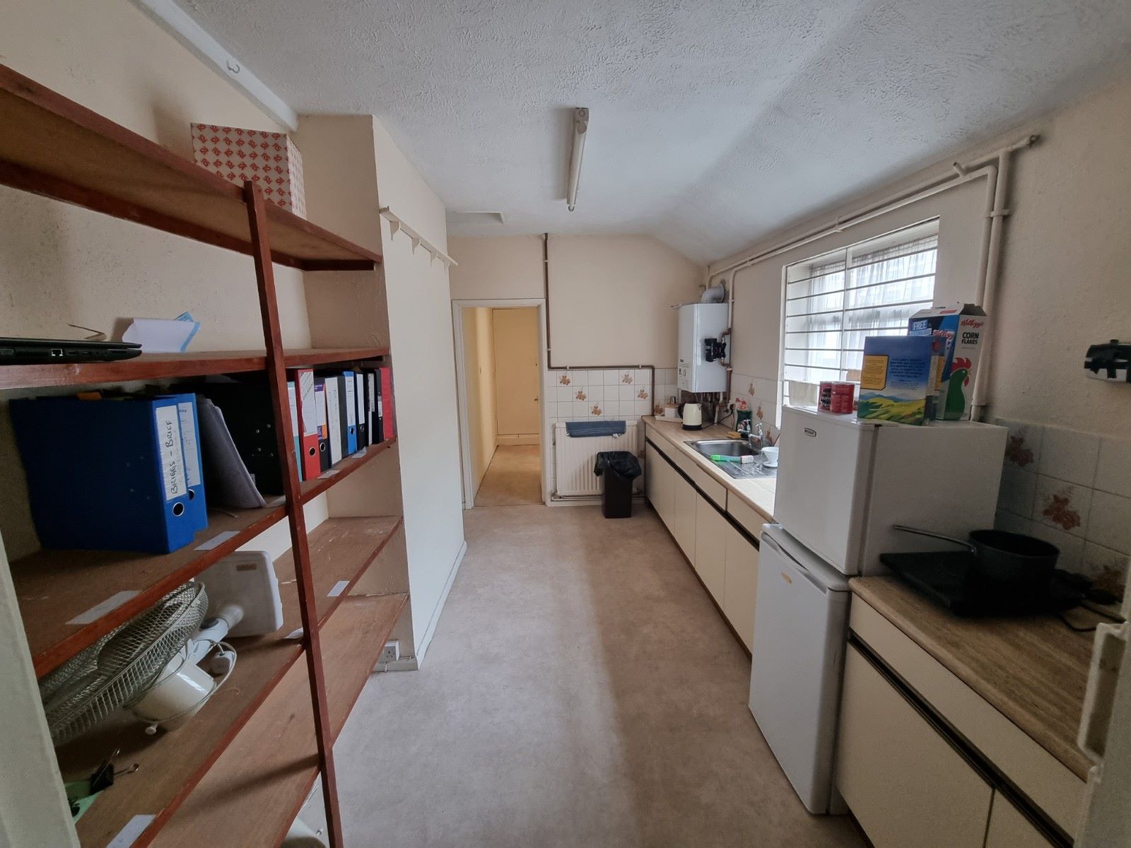 COMMERCIAL INVESTMENT OPPORTUNITY: A FREEHOLD PROPERTY COMPRISING OF A SHOP WITH OFFICES ABOVE AND PARKING SITUATED CLOSE TO GRAYS TOWN CENTRE