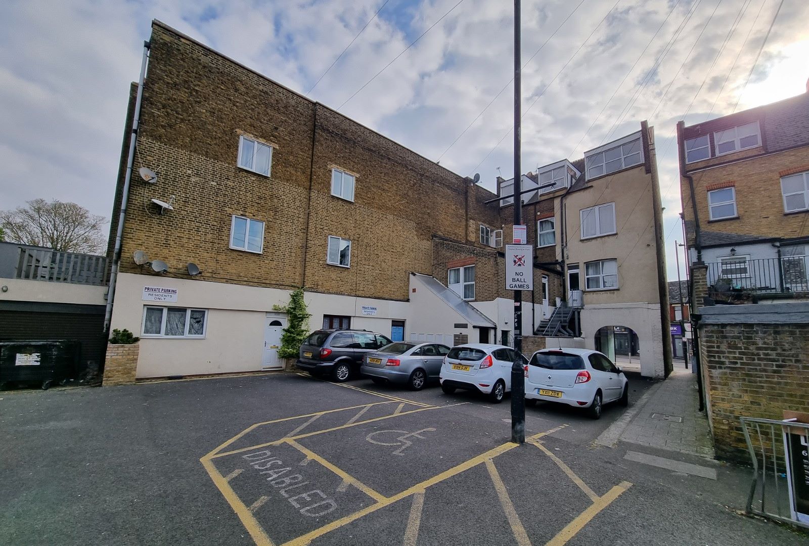BUY TO LET INVESTMENT: A FOUR BEDROOM TOP FLOOR APARTMENT WITH TENANT IN OCCUPATION CURRENTLY PRODUCING AN INCOME OF £13,800 PER ANNUM