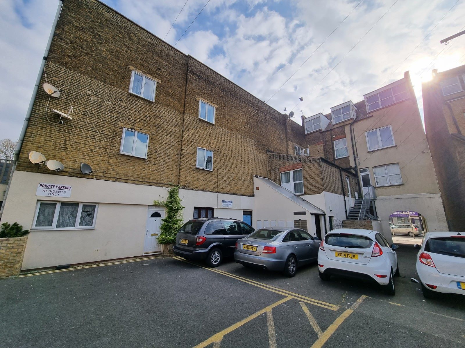 BUY TO LET INVESTMENT: A FOUR BEDROOM TOP FLOOR APARTMENT WITH TENANT IN OCCUPATION CURRENTLY PRODUCING AN INCOME OF £13,800 PER ANNUM