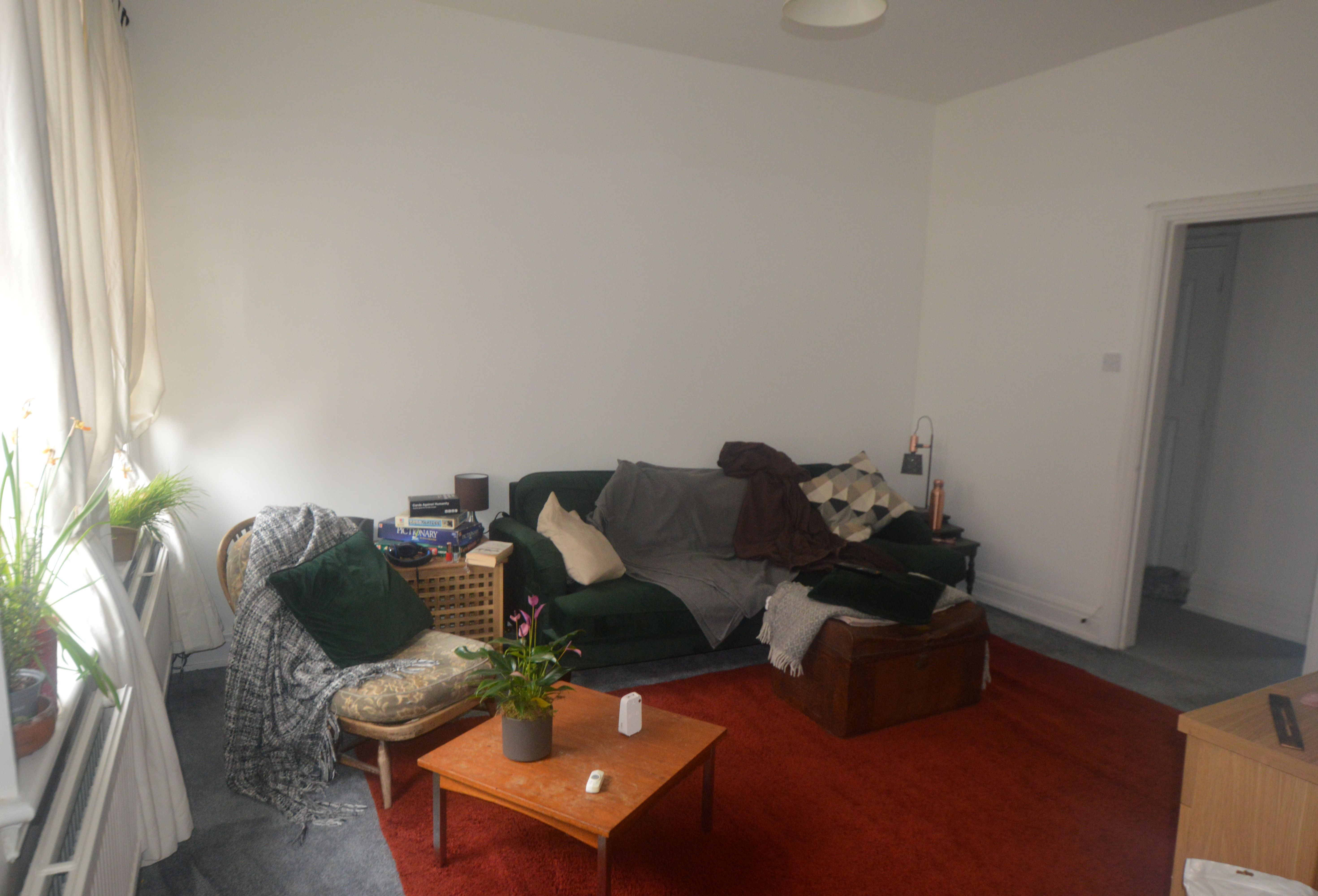 BUY TO LET INVESTMENT: A THREE BEDROOM FIRST FLOOR APARTMENT WITH TENANT IN OCCUPATION CURRENTLY ACHIEVING AN INCOME OF £9000 PER ANNUM