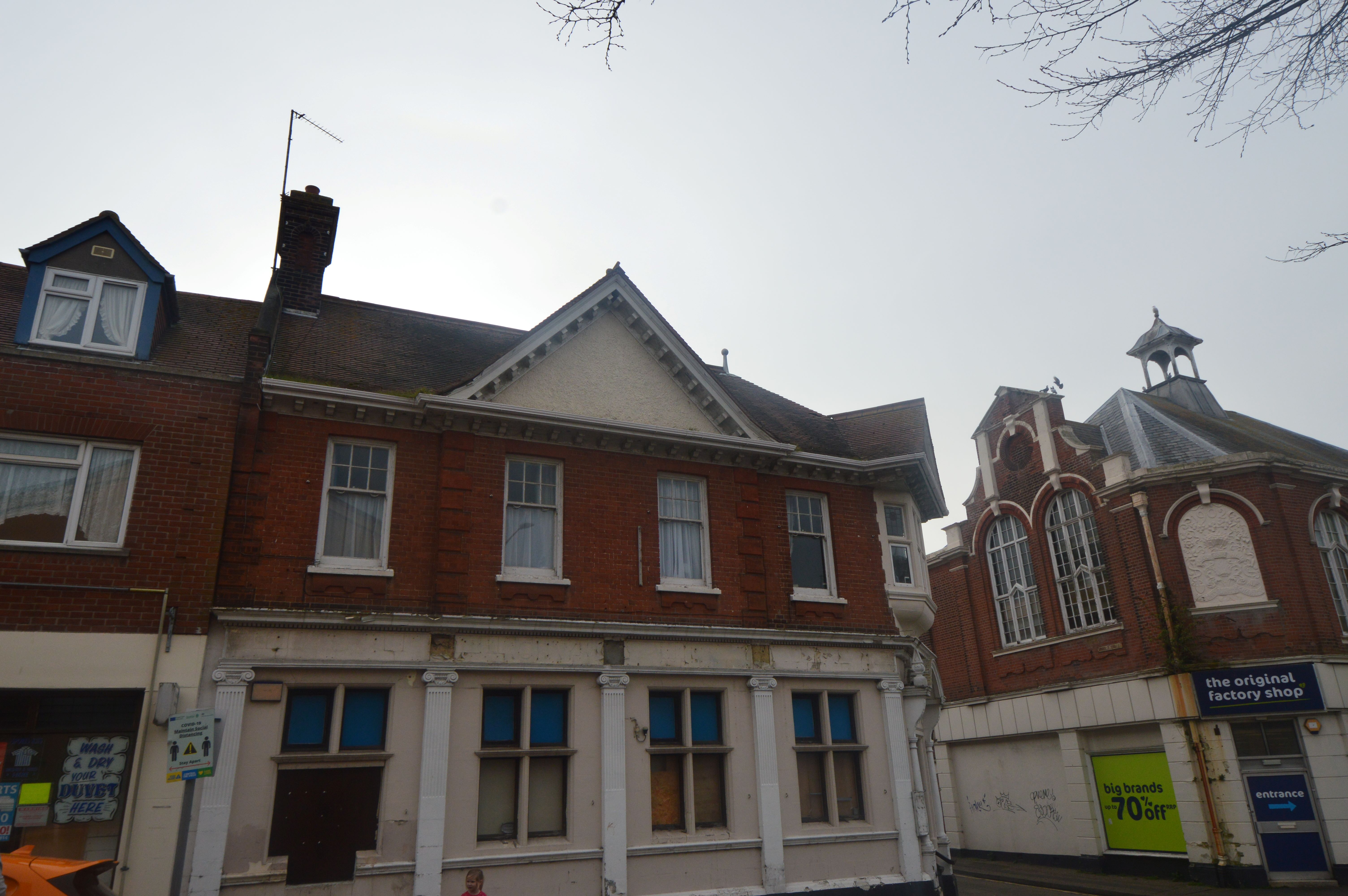 BUY TO LET INVESTMENT: A THREE BEDROOM FIRST FLOOR APARTMENT WITH TENANT IN OCCUPATION CURRENTLY ACHIEVING AN INCOME OF £9000 PER ANNUM