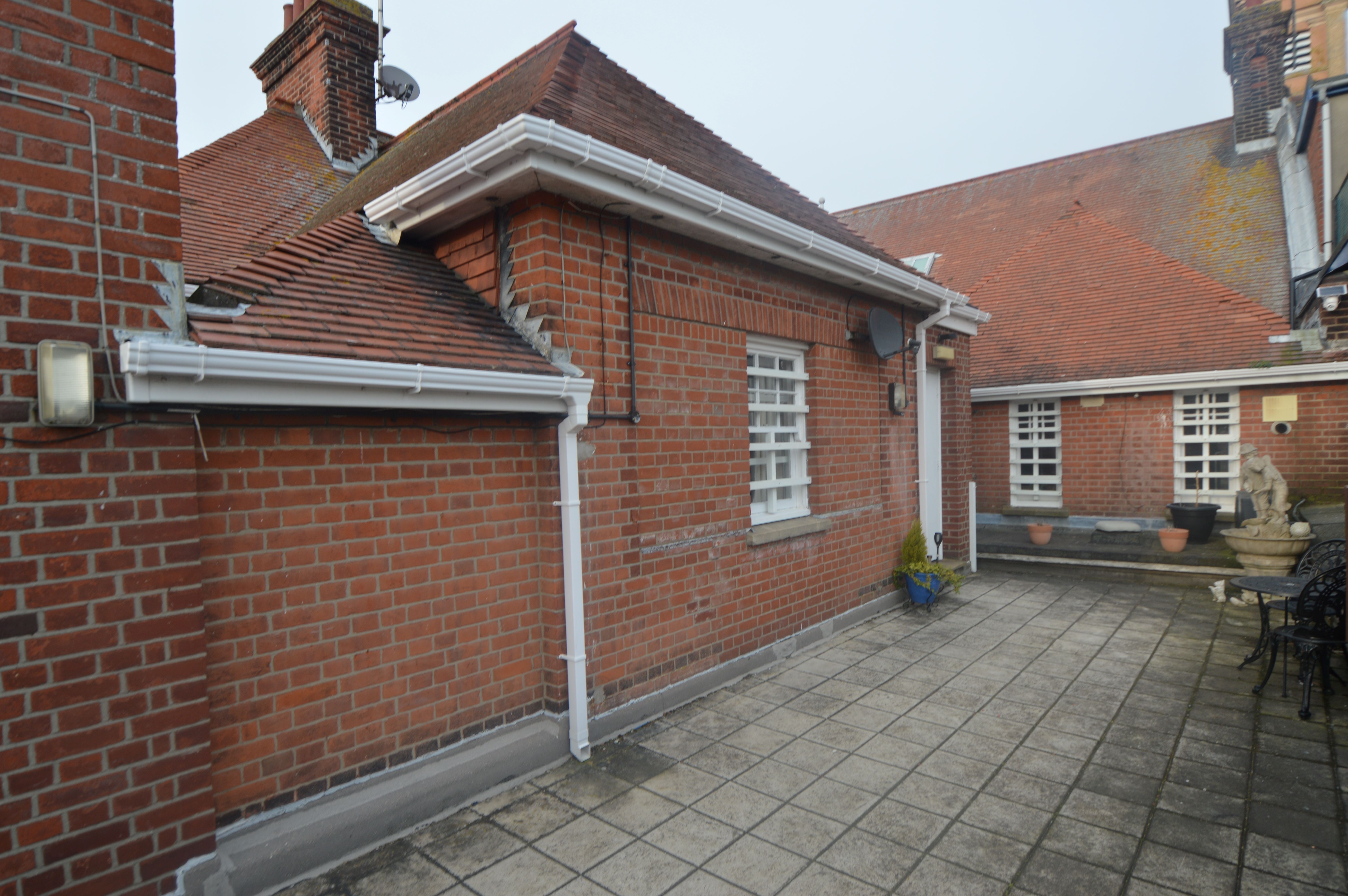 BUY TO LET INVESTMENT: A THREE BEDROOM FIRST FLOOR APARTMENT WITH TENANT IN OCCUPATION CURRENTLY ACHIEVING AN INCOME OF £9000 PER ANNUM