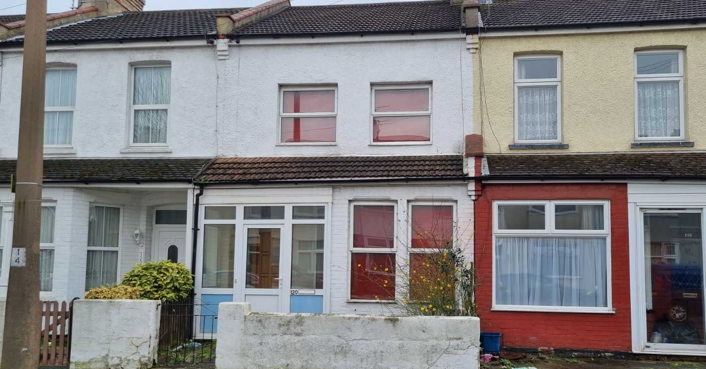 REFURBISHMENT OPPORTUNITY: A FREEHOLD VACANT TWO BEDROOM TERRACE HOUSE LOCATED IN SOUTHEND ON SEA IN NEED OF MODERNISATION