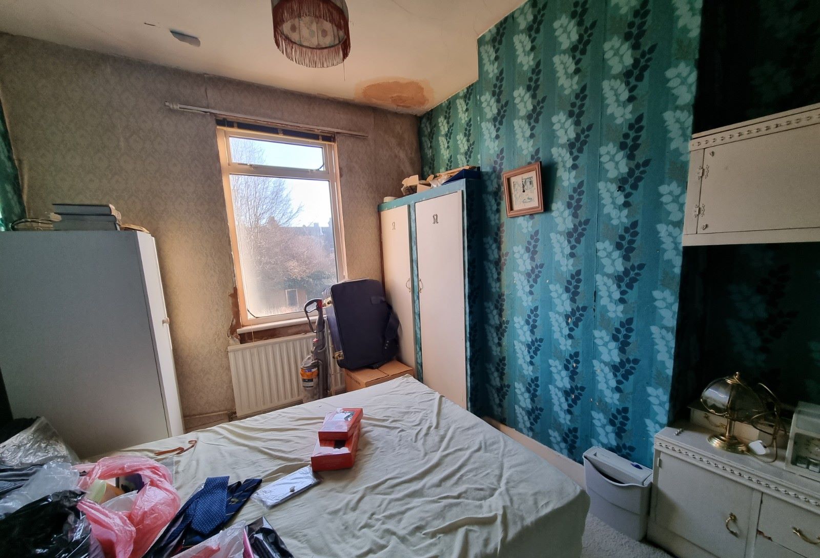 REFURBISHMENT OPPORTUNITY: A FREEHOLD VACANT TWO BEDROOM TERRACE HOUSE LOCATED IN SOUTHEND ON SEA IN NEED OF MODERNISATION