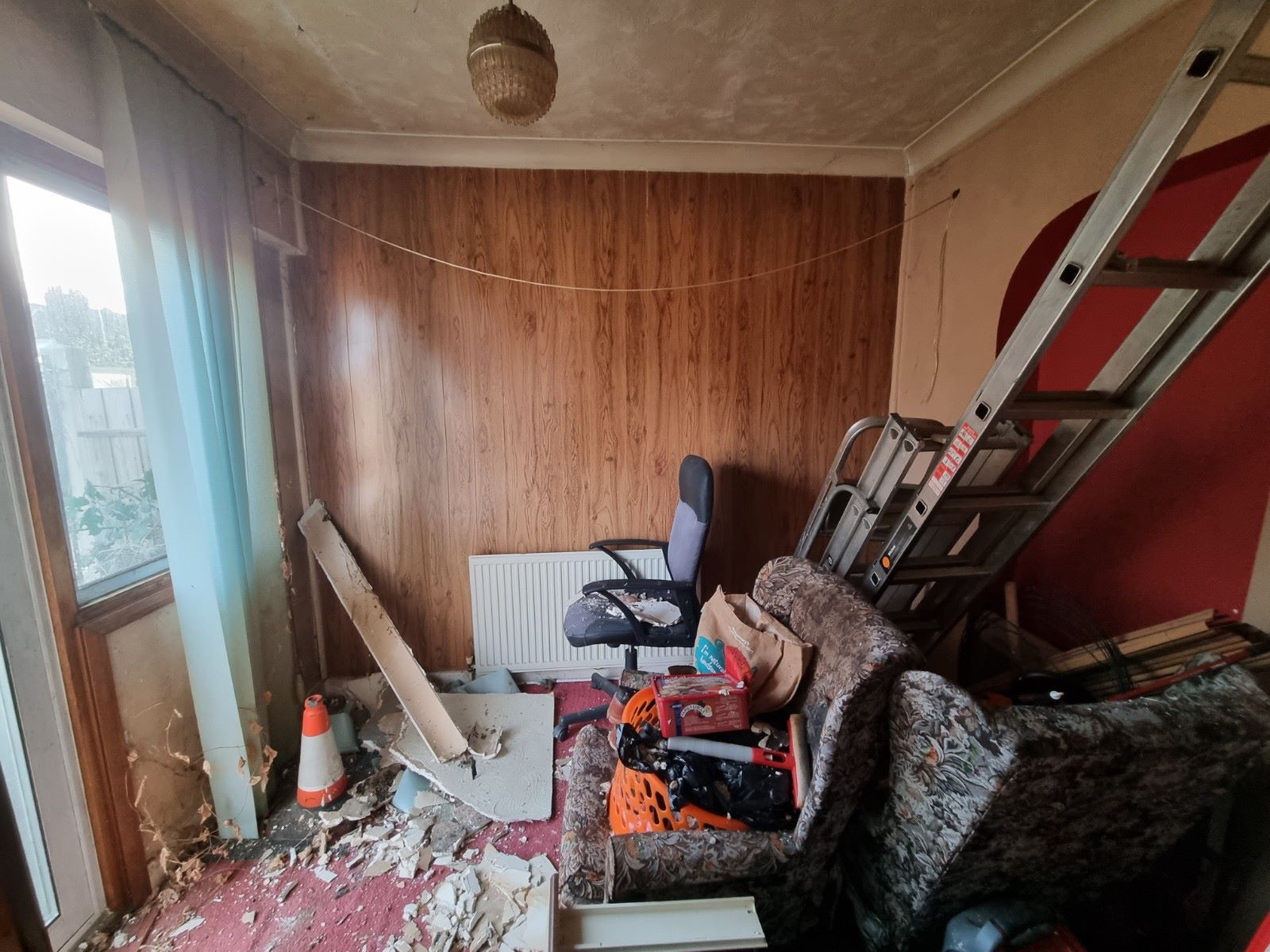 REFURBISHMENT OPPORTUNITY: A FREEHOLD VACANT TWO BEDROOM TERRACE HOUSE LOCATED IN SOUTHEND ON SEA IN NEED OF MODERNISATION