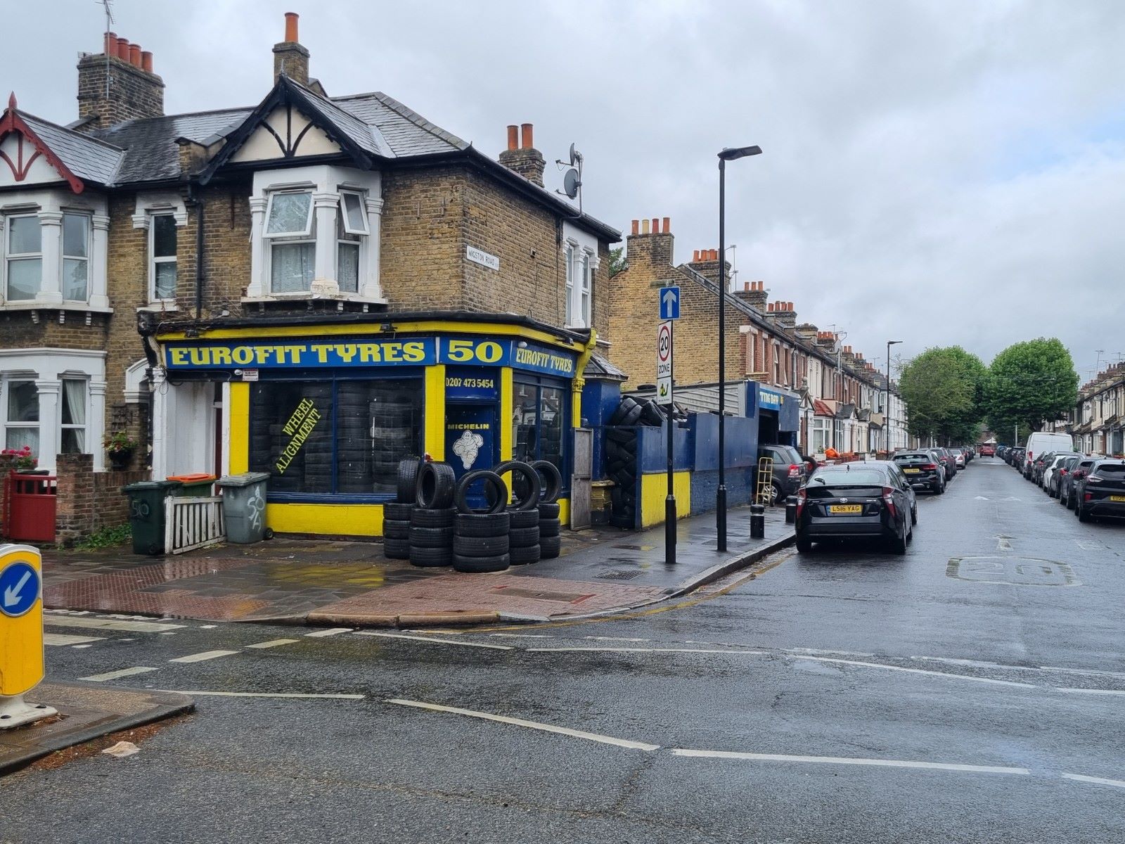 MIXED USE INVESTMENT: A FREEHOLD GROUND FLOOR LOCK UP SHOP AND FIRST FLOOR TWO BEDROOM FLAT PRODUCING AN INCOME OF £25,200 PER ANNUM