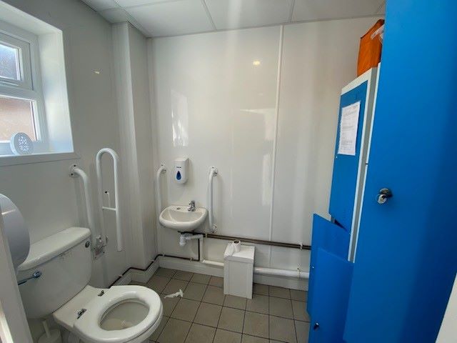 MIXED USE INVESTMENT/DEVELOPMENT: A VACANT FREEHOLD LOCK UP FORMER FOOD TAKEAWAY WITH STUDIO FLAT CONSIDERED TO HAVE RE-DEVELOPMENT POTENTIAL 