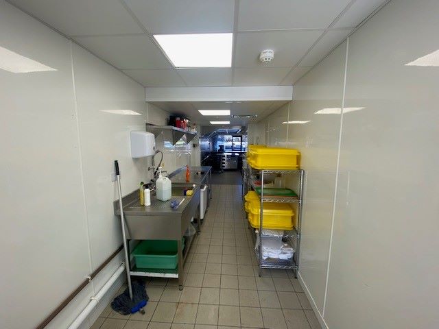 MIXED USE INVESTMENT A FREEHOLD FOOD TAKEAWAY WITH STUDIO FLAT FULLY LET FOR £16,000 PA PLUS GROUND RENT FROM FIRST FLOOR FLAT SOLD ON LONG LEASE.