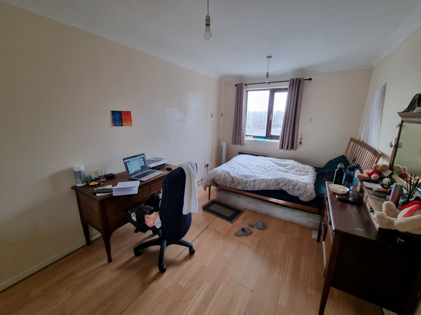 BUY TO LET INVESTMENT: A SECOND FLOOR FLAT CLOSE TO THE TRAIN STATION WITH A TENANT IN OCCUPATION PRODUCING AN INCOME OF £13,200 PER ANNUM