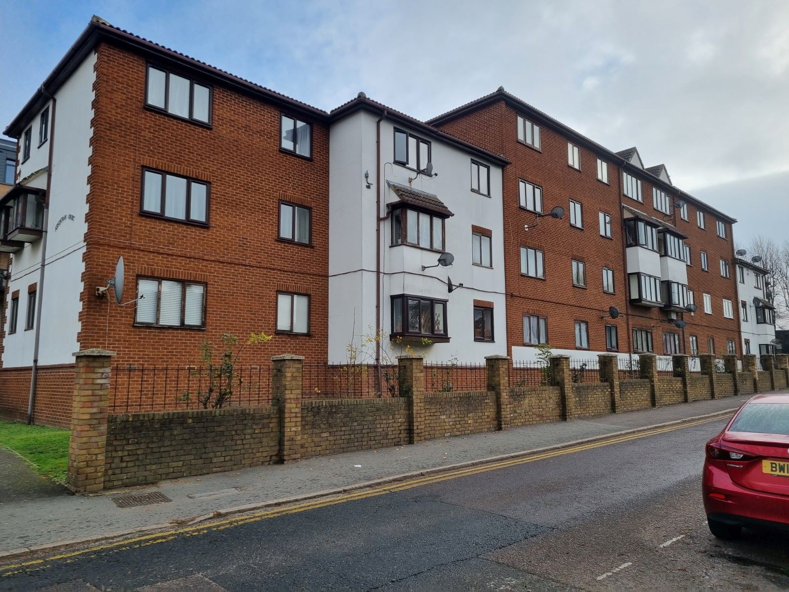 BUY TO LET INVESTMENT: A SECOND FLOOR FLAT CLOSE TO THE TRAIN STATION WITH A TENANT IN OCCUPATION PRODUCING AN INCOME OF £13,200 PER ANNUM