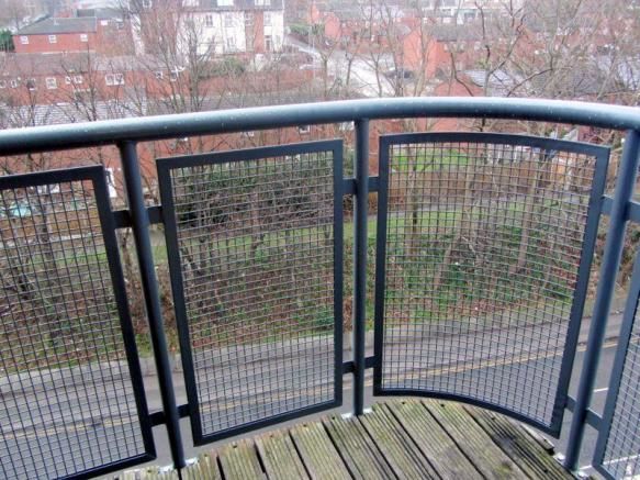 BUY TO LET INVESTMENT: A FOURTH FLOOR APARTMENT CLOSE TO THE CITY CENTRE WITH A TENANT IN OCCUPATION PRODUCING AN INCOME OF £7,140 PER ANNUM