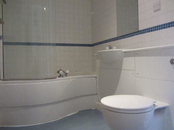 BUY TO LET INVESTMENT: A SECOND FLOOR APARTMENT CLOSE TO THE CITY CENTRE WITH A TENANT IN OCCUPATION PRODUCING AN INCOME OF £8,400 PER ANNUM