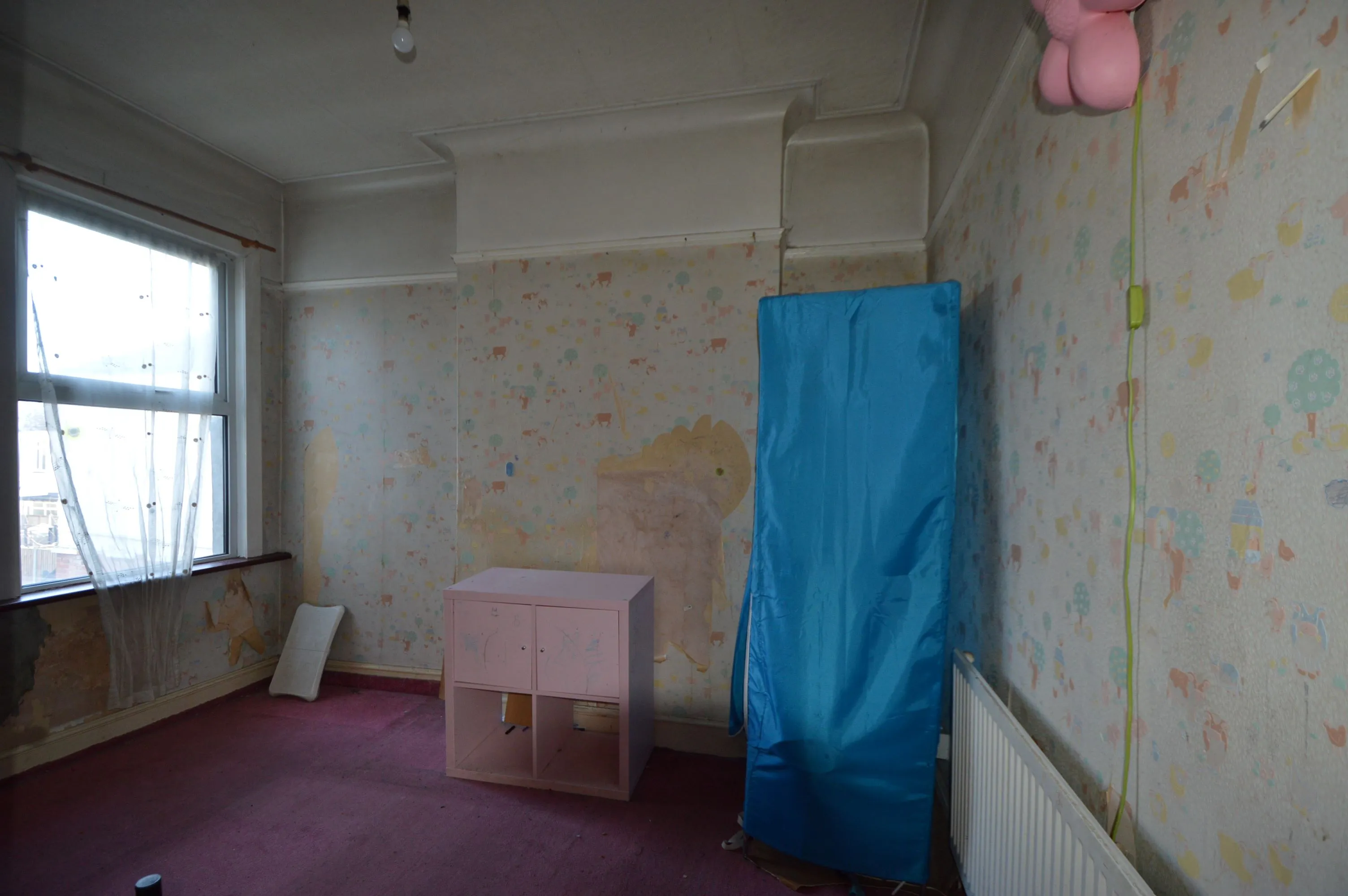 SHOP WITH UPPERS: A VACANT FREEHOLD COMMERCIAL UNIT WITH LIVING ACCOMMODATION TO THE FIRST FLOOR AND GARDEN / OUTSIDE SPACE TO REAR