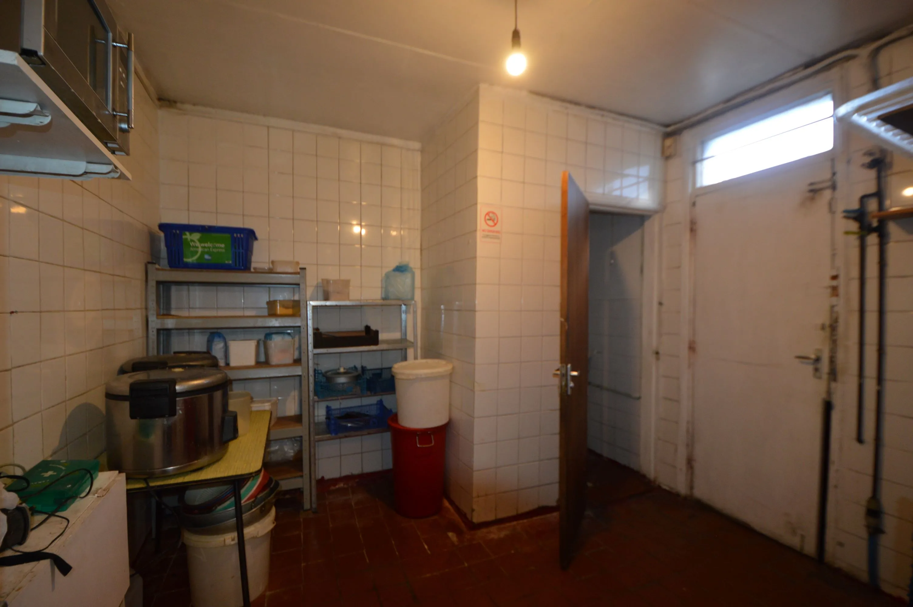 SHOP WITH UPPERS: A VACANT FREEHOLD COMMERCIAL UNIT WITH LIVING ACCOMMODATION TO THE FIRST FLOOR AND GARDEN / OUTSIDE SPACE TO REAR