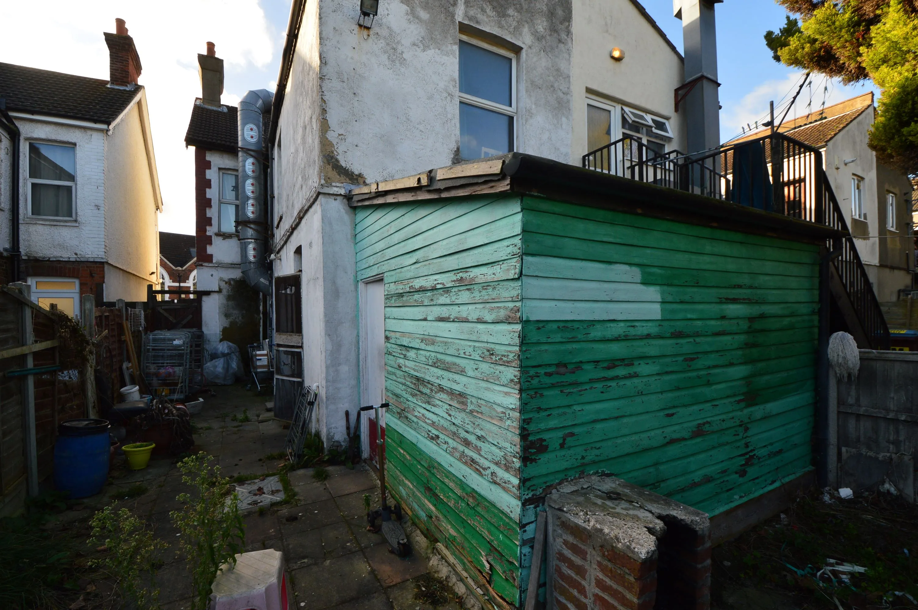 SHOP WITH UPPERS: A VACANT FREEHOLD COMMERCIAL UNIT WITH LIVING ACCOMMODATION TO THE FIRST FLOOR AND GARDEN / OUTSIDE SPACE TO REAR
