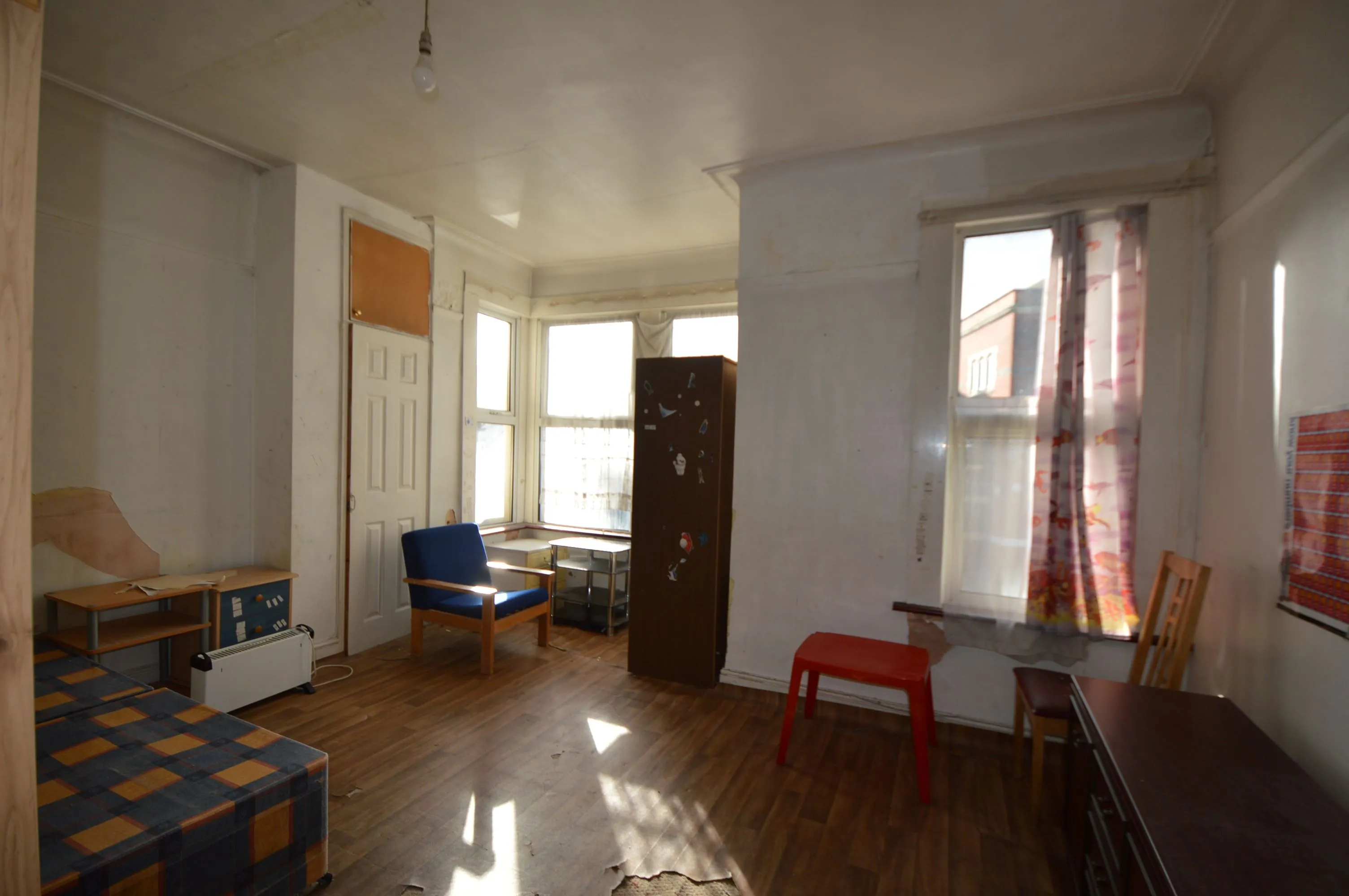 SHOP WITH UPPERS: A VACANT FREEHOLD COMMERCIAL UNIT WITH LIVING ACCOMMODATION TO THE FIRST FLOOR AND GARDEN / OUTSIDE SPACE TO REAR