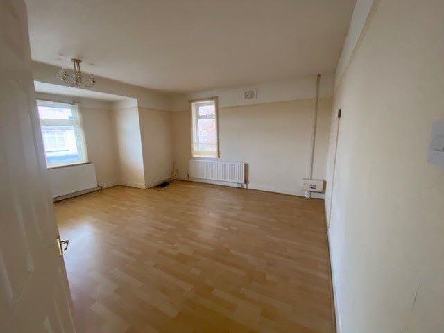 MIXED USE INVESTMENT: A FREEHOLD BUILDING CONTAINING GROUND FLOOR SHOP AND FIRST FLOOR FLAT PART LET OFFERING A POTENTIAL INCOME OF £14,700 PA