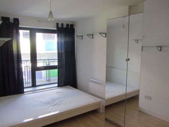 BUY TO LET INVESTMENT: A SECOND FLOOR APARTMENT CLOSE TO THE CITY CENTRE WITH A TENANT IN OCCUPATION PRODUCING AN INCOME OF £8,400 PER ANNUM