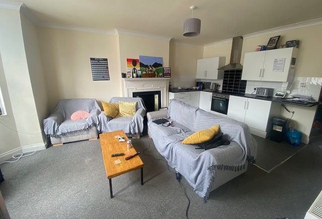 BUY TO LET INVESTMENT: A FREEHOLD BUILDING CONTAINING 3 FLATS PRODUCING AN INCOME OF £24,600 PER ANNUM. A YIELD OF ALMOST 11% OF THE GUIDE PRICE