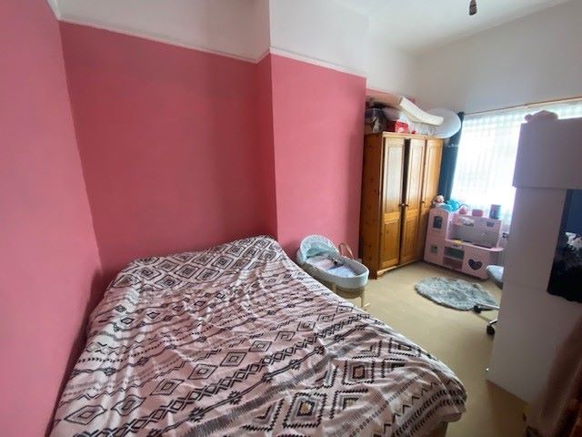 BUY TO LET INVESTMENT: A FREEHOLD BUILDING CONTAINING 3 FLATS PRODUCING AN INCOME OF £24,600 PER ANNUM. A YIELD OF ALMOST 11% OF THE GUIDE PRICE