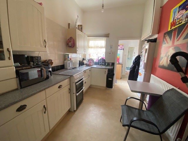 BUY TO LET INVESTMENT: A FREEHOLD BUILDING CONTAINING 3 FLATS PRODUCING AN INCOME OF £24,600 PER ANNUM. A YIELD OF ALMOST 11% OF THE GUIDE PRICE