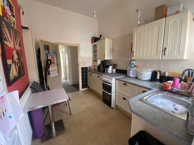 BUY TO LET INVESTMENT: A FREEHOLD BUILDING CONTAINING 3 FLATS PRODUCING AN INCOME OF £24,600 PER ANNUM. A YIELD OF ALMOST 11% OF THE GUIDE PRICE