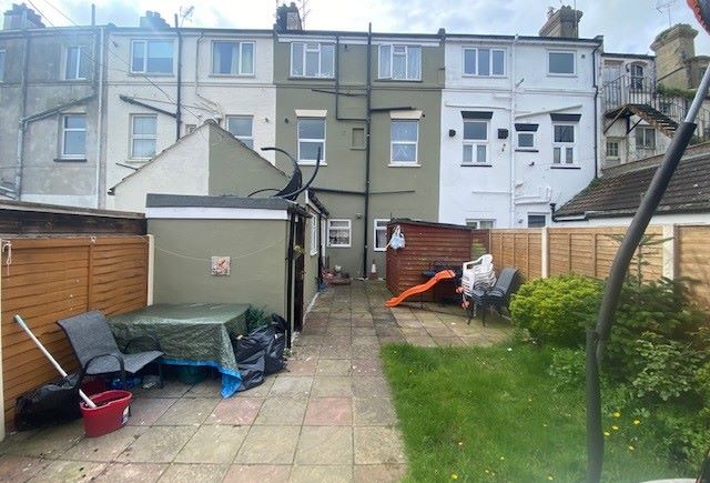BUY TO LET INVESTMENT: A FREEHOLD BUILDING CONTAINING 3 FLATS PRODUCING AN INCOME OF £24,600 PER ANNUM. A YIELD OF ALMOST 11% OF THE GUIDE PRICE