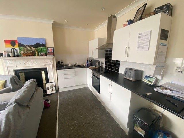 BUY TO LET INVESTMENT: A FREEHOLD BUILDING CONTAINING 3 FLATS PRODUCING AN INCOME OF £24,600 PER ANNUM. A YIELD OF ALMOST 11% OF THE GUIDE PRICE