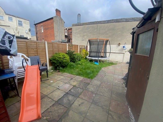 BUY TO LET INVESTMENT: A FREEHOLD BUILDING CONTAINING 3 FLATS PRODUCING AN INCOME OF £24,600 PER ANNUM. A YIELD OF ALMOST 11% OF THE GUIDE PRICE