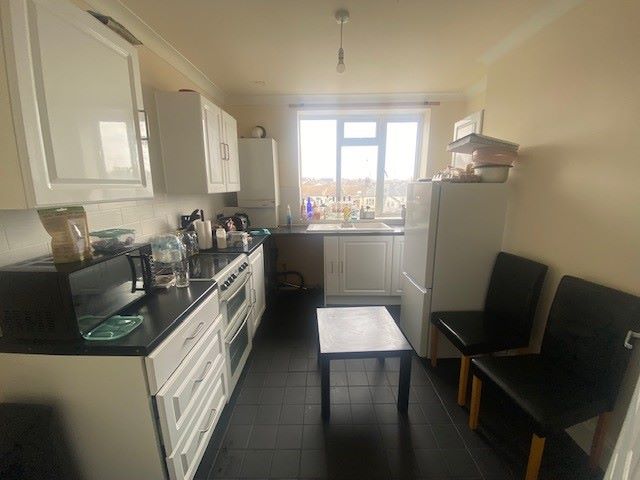 BUY TO LET INVESTMENT: A FREEHOLD BUILDING CONTAINING 3 FLATS PRODUCING AN INCOME OF £24,600 PER ANNUM. A YIELD OF ALMOST 11% OF THE GUIDE PRICE
