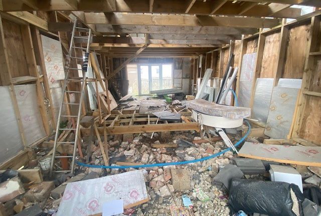 DEVELOPMENT/RENOVATION PROJECT: A TIMBER FRAMED DETACHED FREEHOLD DWELLING IN SHELL CONDITION OFFERING RE-DEVELOPMENT POTENTIAL 