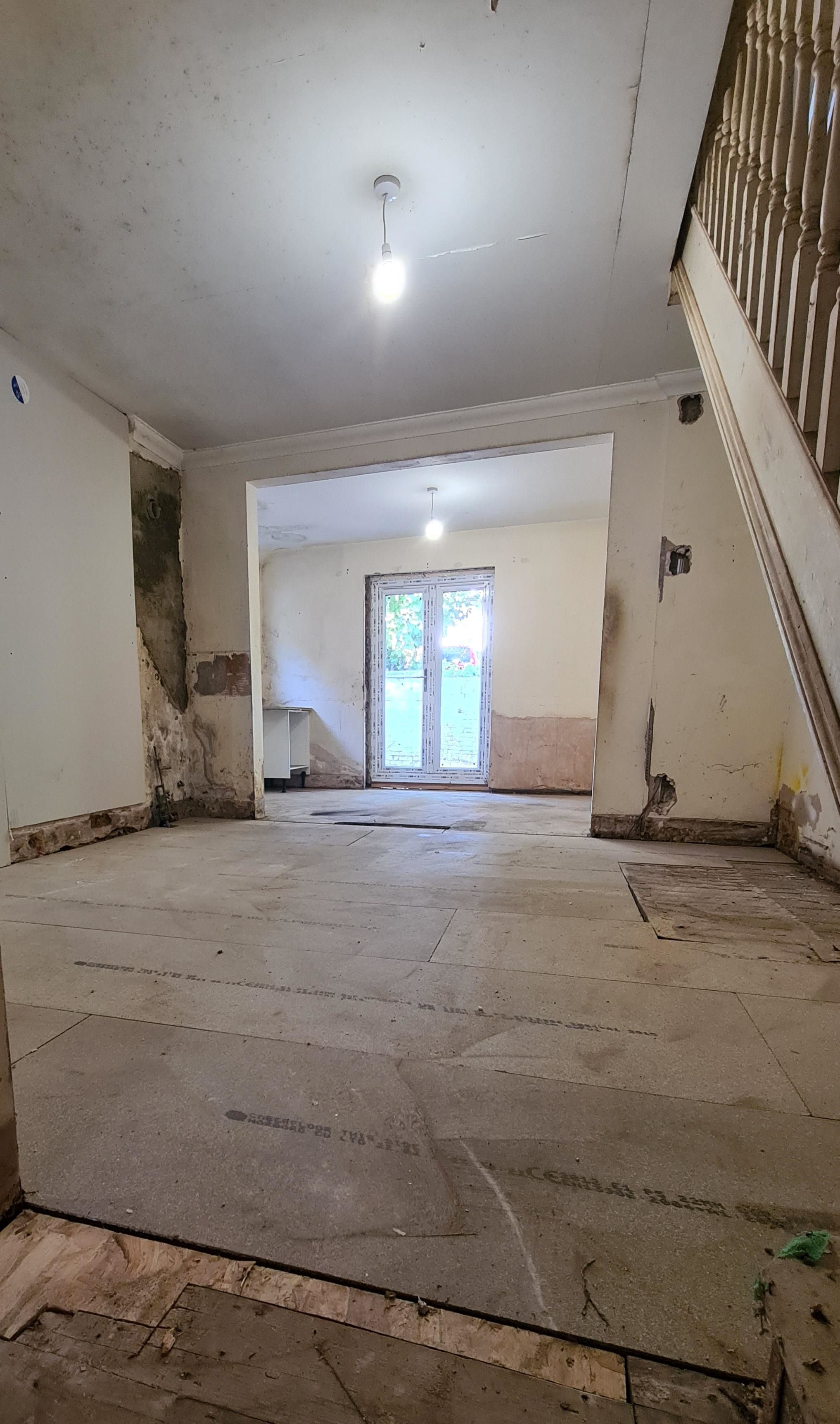 REFURBISHMENT OPPORTUNITY: A VACANT TWO BEDROOM GARDEN FLAT OVER TWO FLOORS CLOSE TO THE CLIFFS PAVILION, WESTCLIFF RAILWAY STATION AND SEAFRONT 