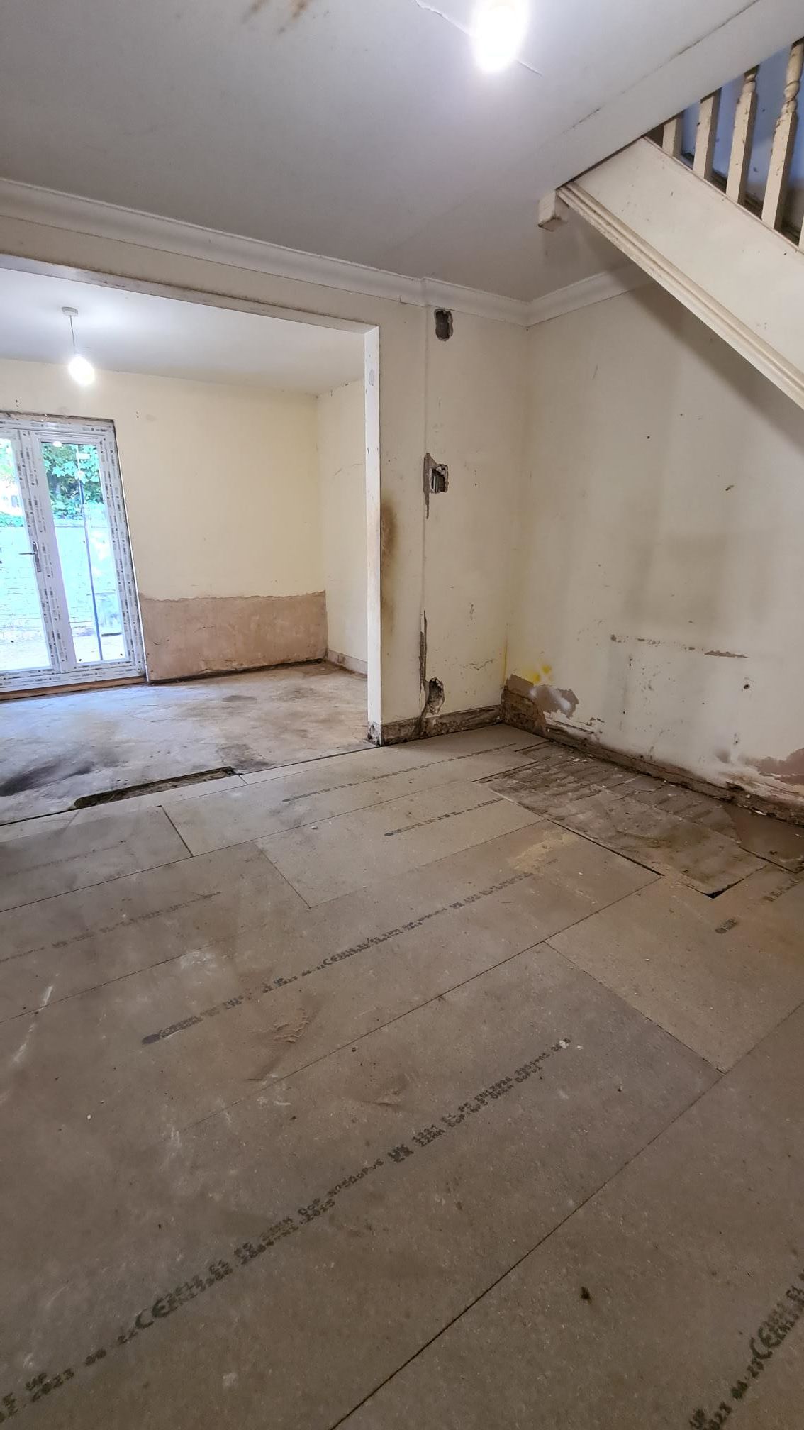 REFURBISHMENT OPPORTUNITY: A VACANT TWO BEDROOM GARDEN FLAT OVER TWO FLOORS CLOSE TO THE CLIFFS PAVILION, WESTCLIFF RAILWAY STATION AND SEAFRONT 