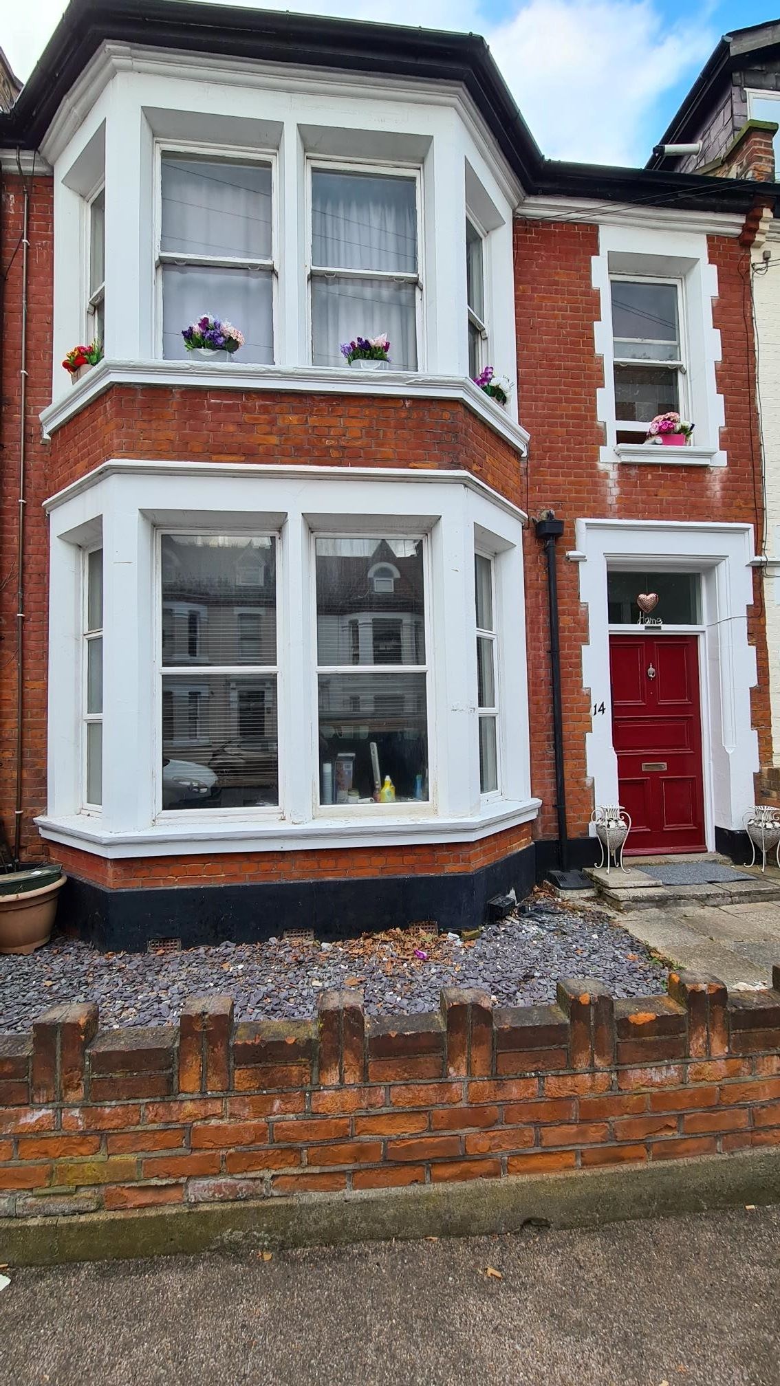 REFURBISHMENT OPPORTUNITY: A VACANT TWO BEDROOM GARDEN FLAT OVER TWO FLOORS CLOSE TO THE CLIFFS PAVILION, WESTCLIFF RAILWAY STATION AND SEAFRONT 