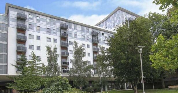 RESIDENTIAL INVESTMENT: A VACANT ONE BEDROOM APARTMENT WITH PARKING CLOSE TO THE HIGH STREET CONSIDERED TO BE AN IDEAL BUY TO LET INVESTMENT