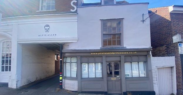 REDEVELOPMENT/MIXED USE: A VACANT FREEHOLD GRADE II LISTED BUILDING CONSIDERED TO HAVE RE-DEVELOPMENT POTENTIAL SUBJECT TO CONSENTS. 