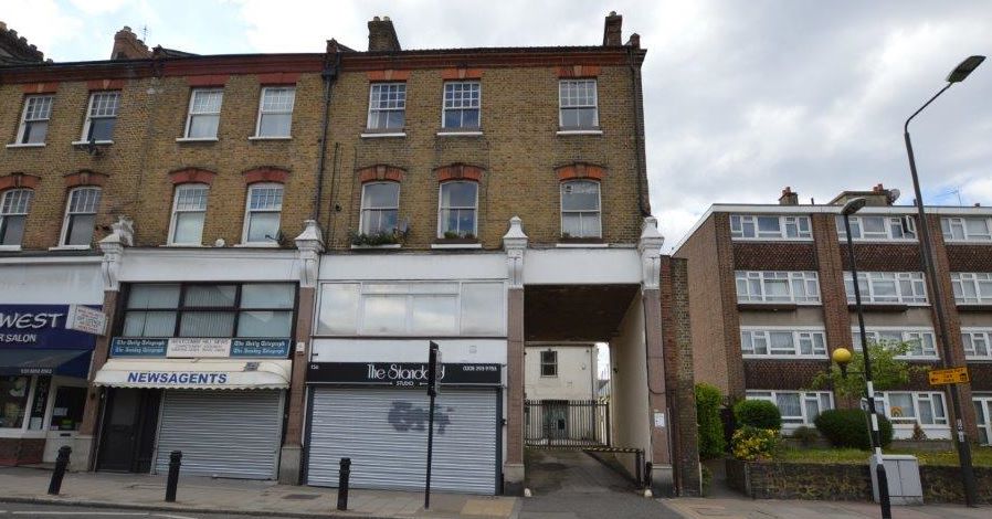 RESIDENTIAL INVESTMENT: A VACANT TWO BEDROOM FLAT WITH LONG LEASE WITHIN ACCESS OF WESTCOMBE PARK RAILWAY STATION AND LOCAL SCHOOLS AND SHOPS   