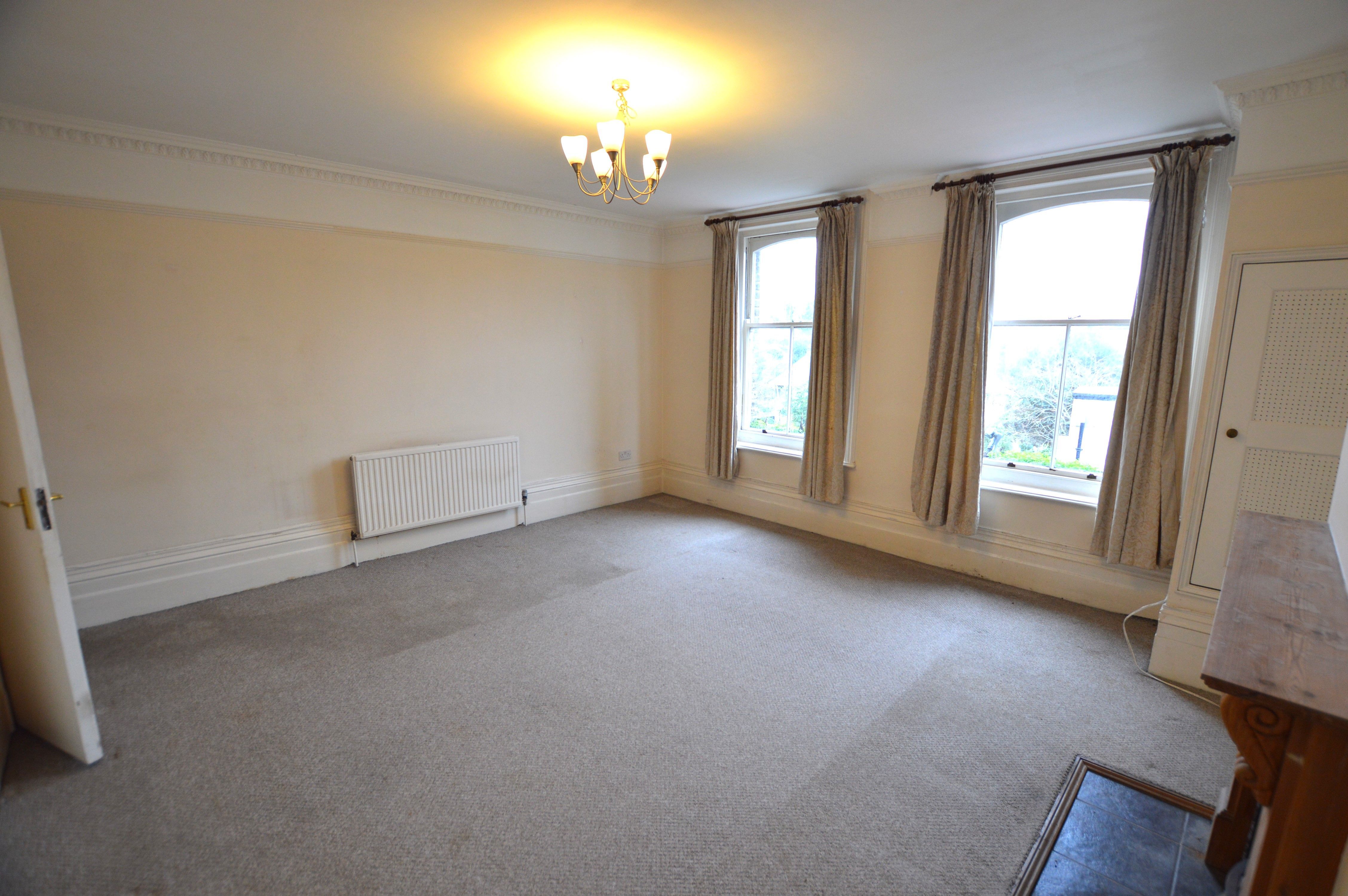 RESIDENTIAL INVESTMENT: A VACANT TWO BEDROOM FLAT WITH LONG LEASE WITHIN ACCESS OF WESTCOMBE PARK RAILWAY STATION AND LOCAL SCHOOLS AND SHOPS   