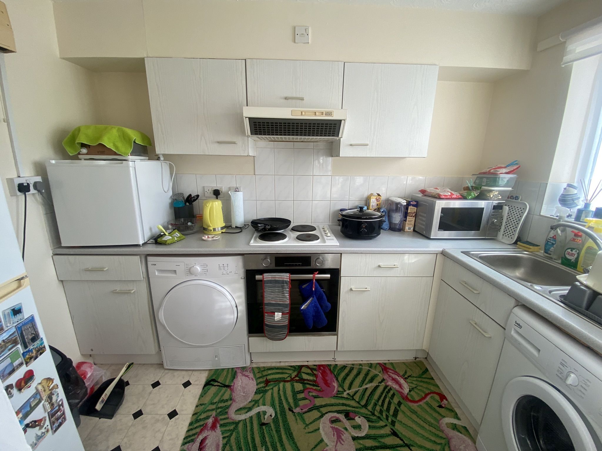 BUY TO LET INVESTMENT: A  LEASEHOLD TWO BEDROOM GROUND FLOOR FLAT CURRENTLY LET AND PRODUCING AN INCOME OF £8,700 PER ANNUM