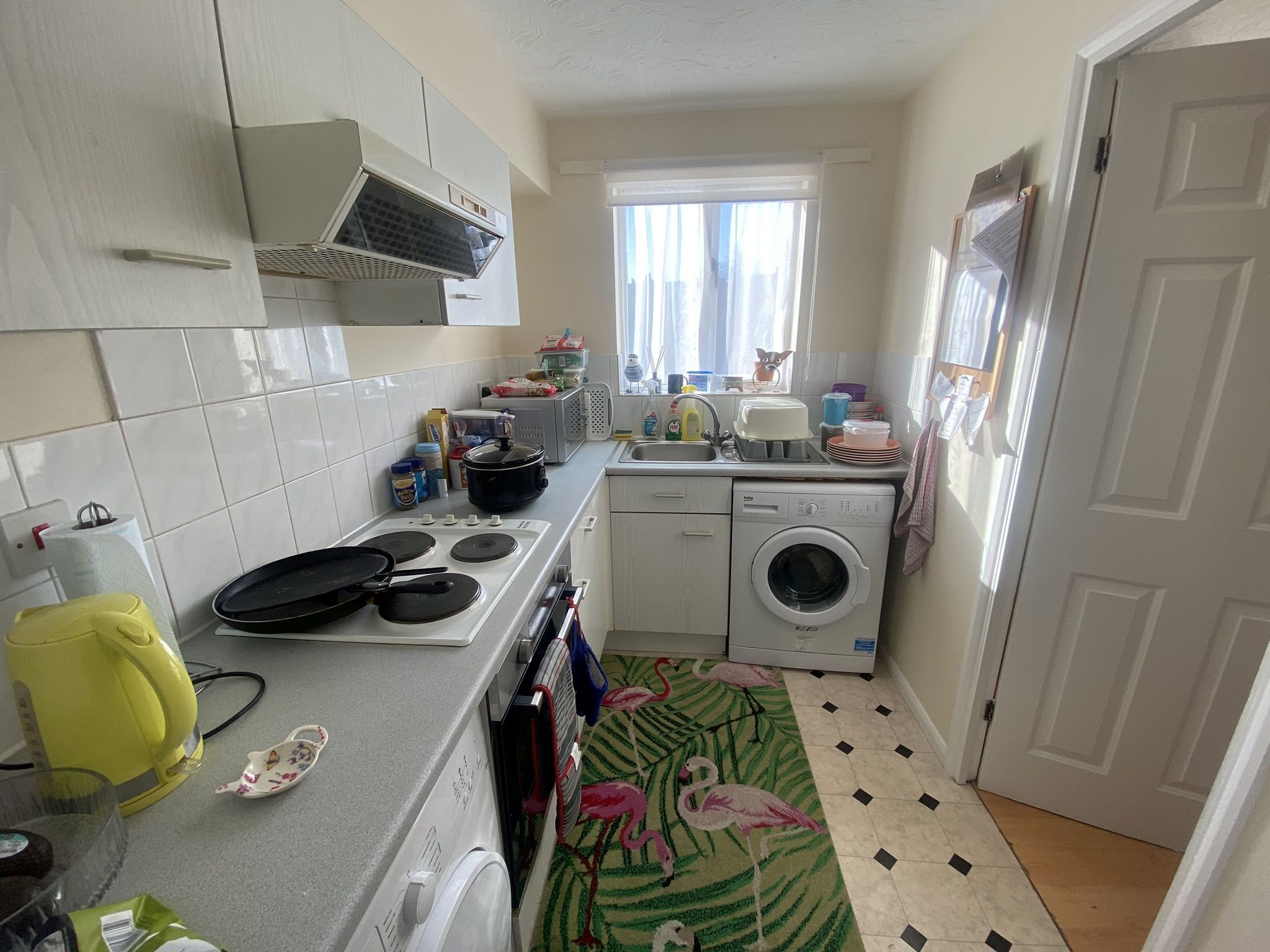 BUY TO LET INVESTMENT: A  LEASEHOLD TWO BEDROOM GROUND FLOOR FLAT CURRENTLY LET AND PRODUCING AN INCOME OF £8,700 PER ANNUM
